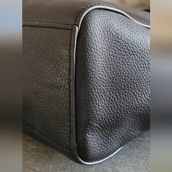 Coach Turn-Lock Chain Leather Tote Bag 2022 - Picture 12 of 16